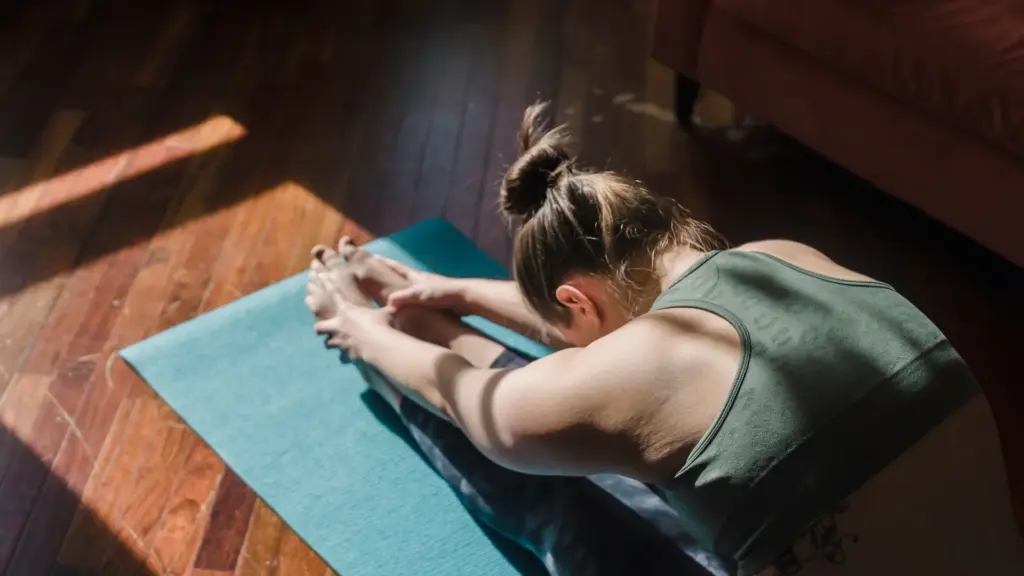 The current image has no alternative text. The file name is: down-dog-pilates-uygulamasi-3_11zon.webp